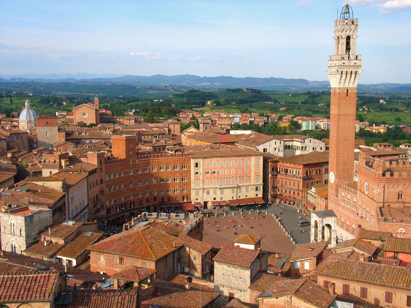 View of Piazza del Campo, Siena.jpg